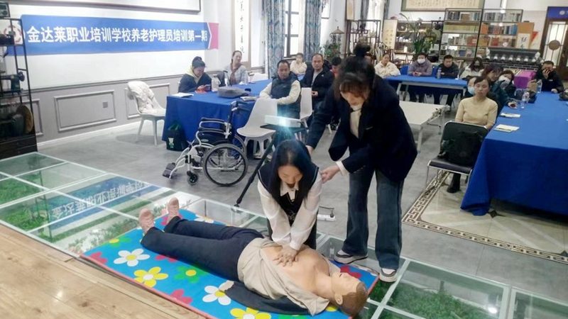 北京护工陪护24小时价格背后的考量因素**