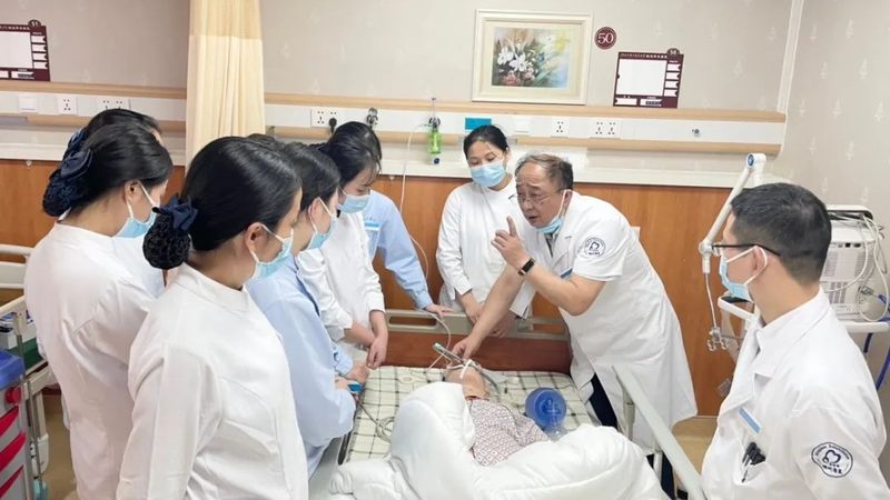 选择智慧养老平台开发公司时，首先要考察其资质。一家有实力的公司通常具备以下条件：